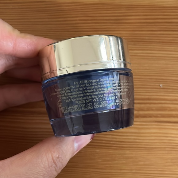 Brand New! Revitalizing Supreme+ Night Moisturizer Intensive Restorative 15ml - Picture 2 of 3